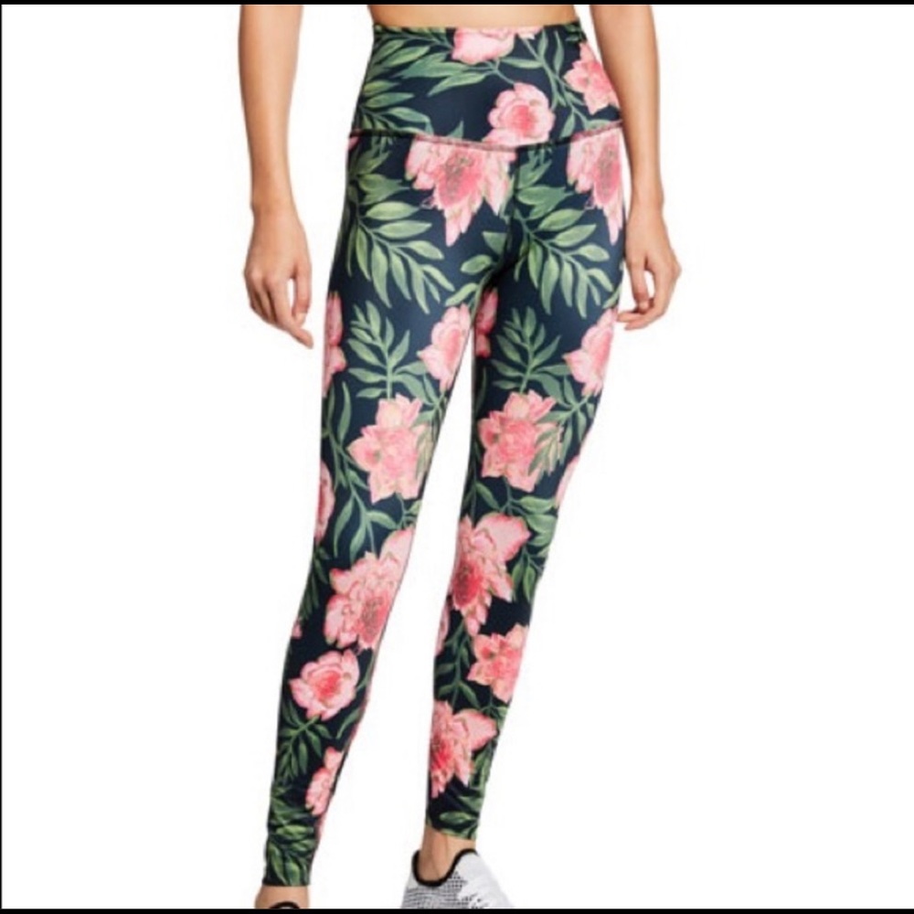 Beyond Yoga Black Pink Floral Pants 🌸